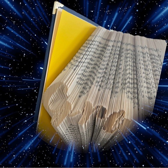 “Grandma” 𝑯𝒂𝒏𝒅𝒎𝒂𝒅𝒆 Book Folding Gift! 🎁 - Picture 12 of 16